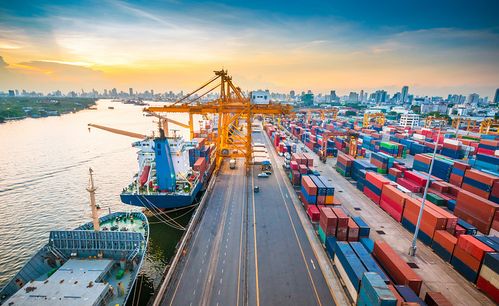 國際貿(mào)易一多半的事兒都在物流上 一